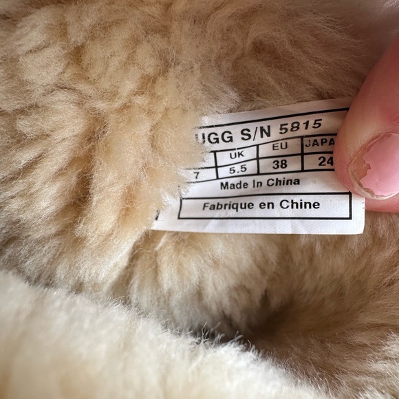 UGG women’s classic chestnut boots - Picture 6 of 7